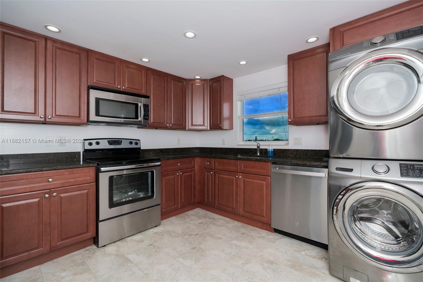 LAKE HARBOUR TOWERS CONDO - Residential