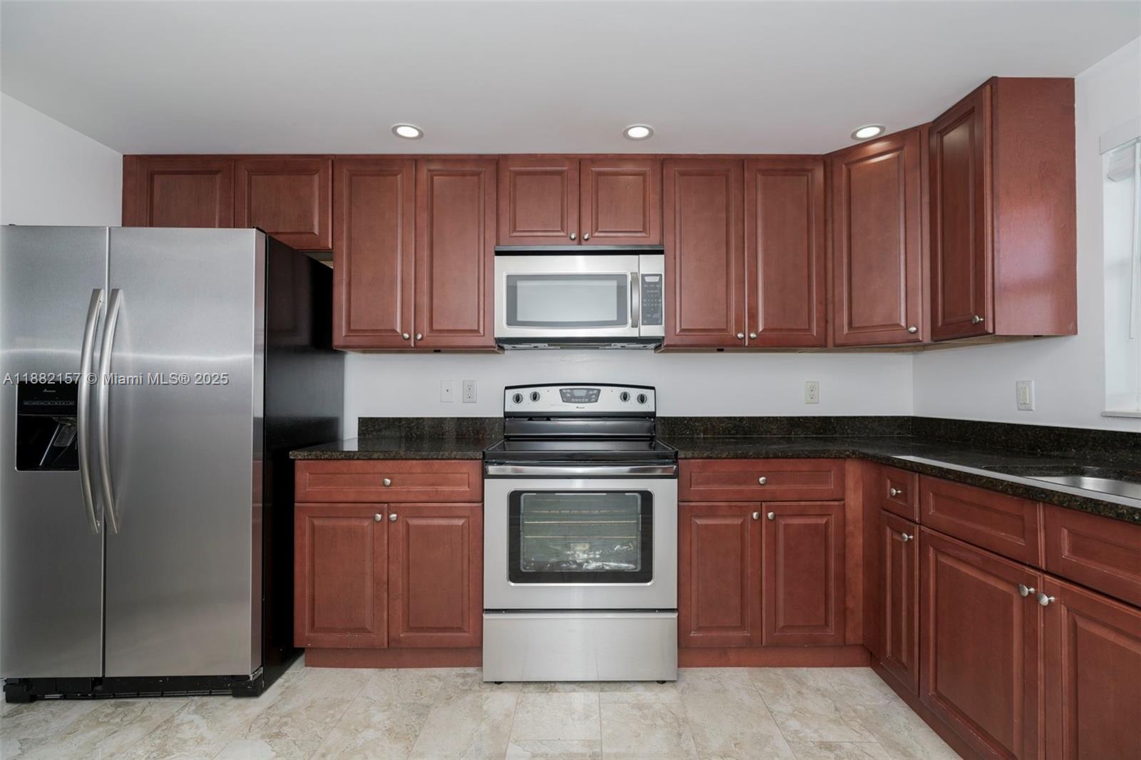 LAKE HARBOUR TOWERS CONDO - Residential