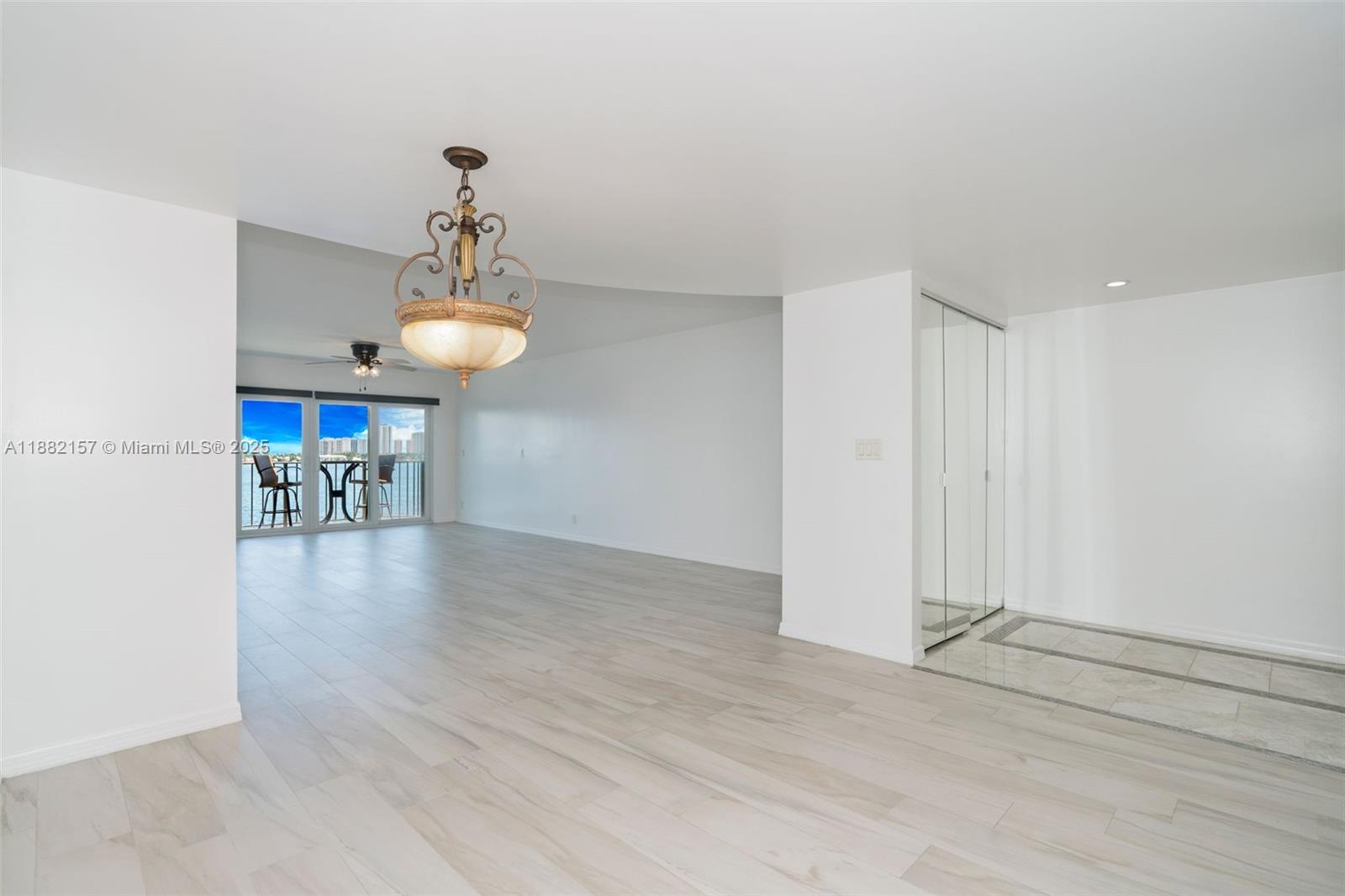 LAKE HARBOUR TOWERS CONDO - Residential