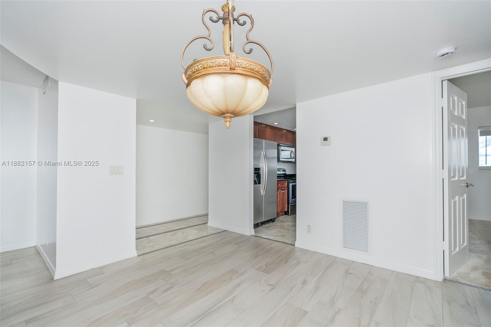 LAKE HARBOUR TOWERS CONDO - Residential