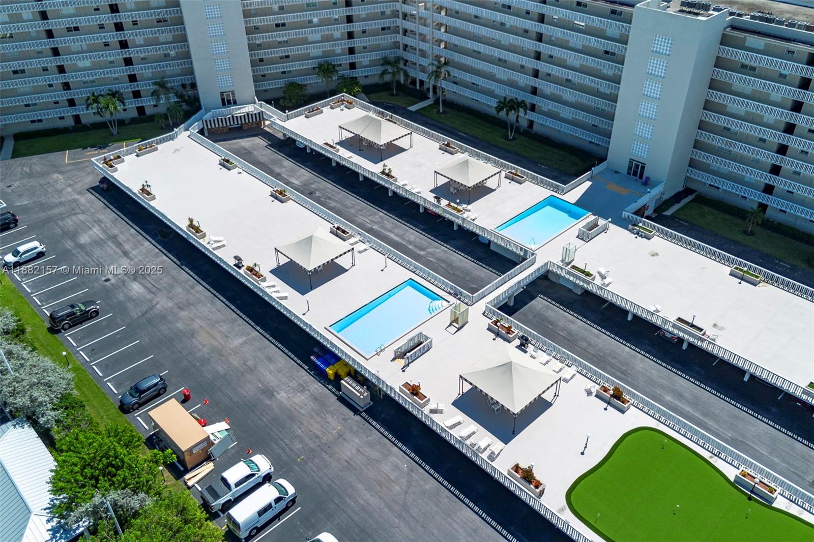 LAKE HARBOUR TOWERS CONDO - Residential
