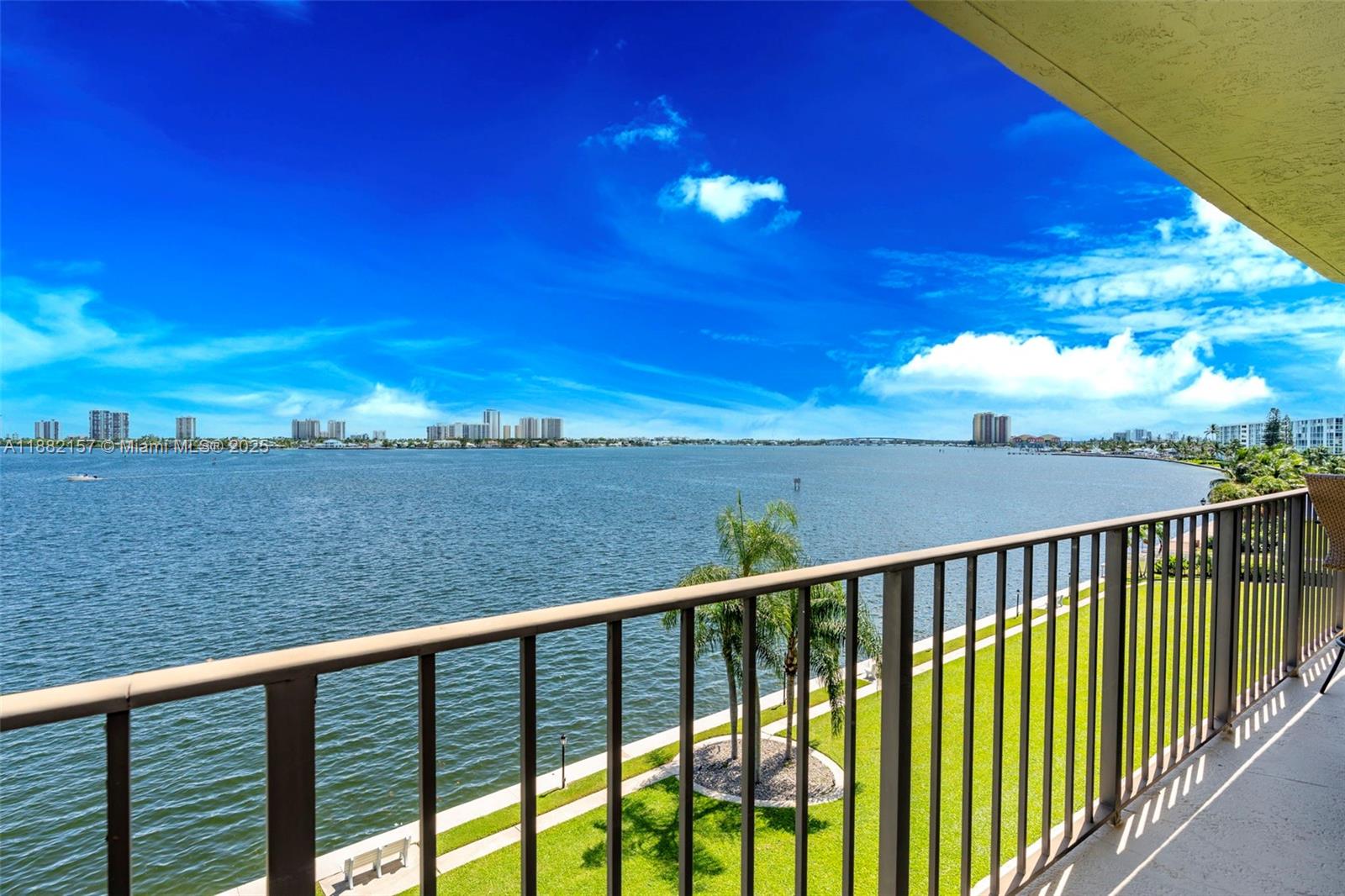 LAKE HARBOUR TOWERS CONDO - Residential