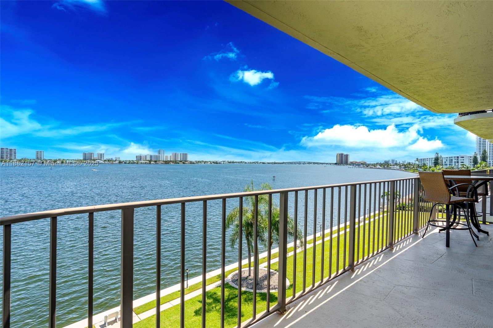 LAKE HARBOUR TOWERS CONDO - Residential