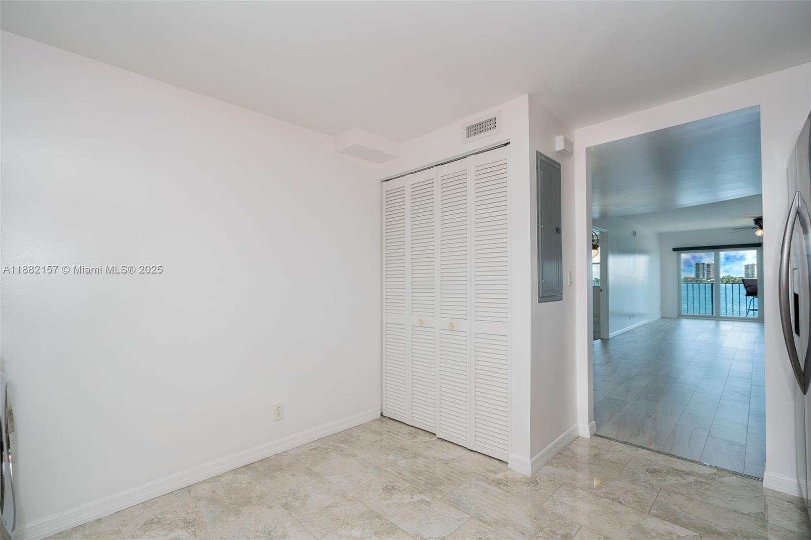 LAKE HARBOUR TOWERS CONDO - Residential
