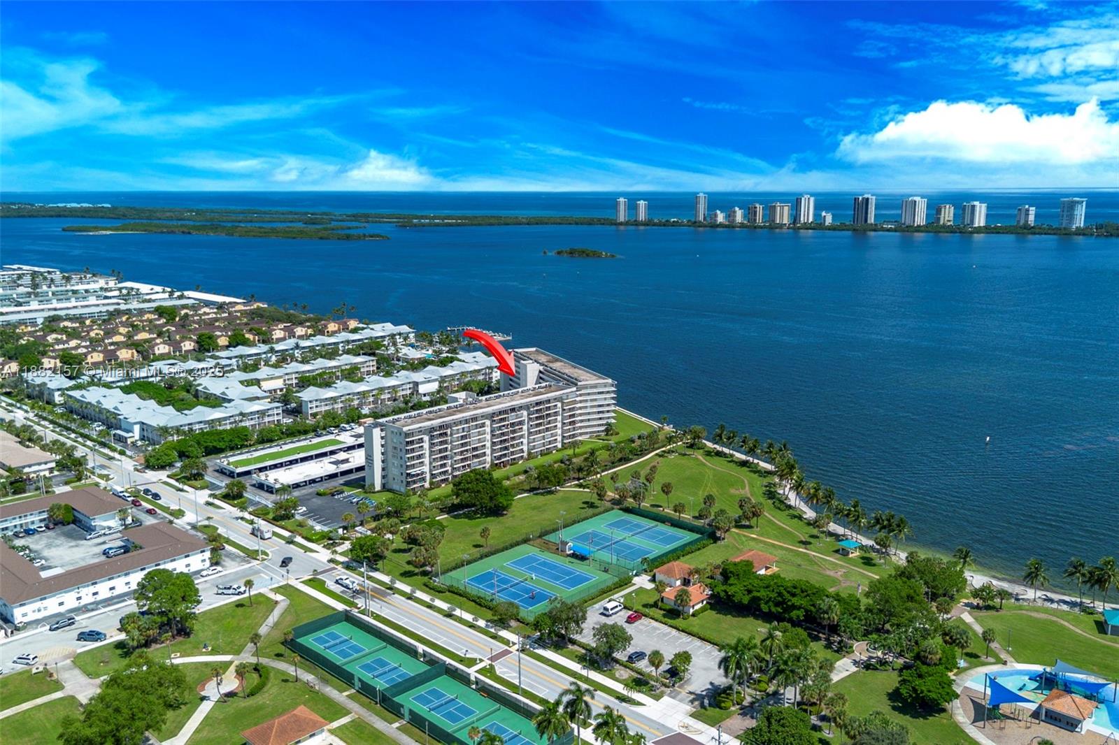 LAKE HARBOUR TOWERS CONDO - Residential