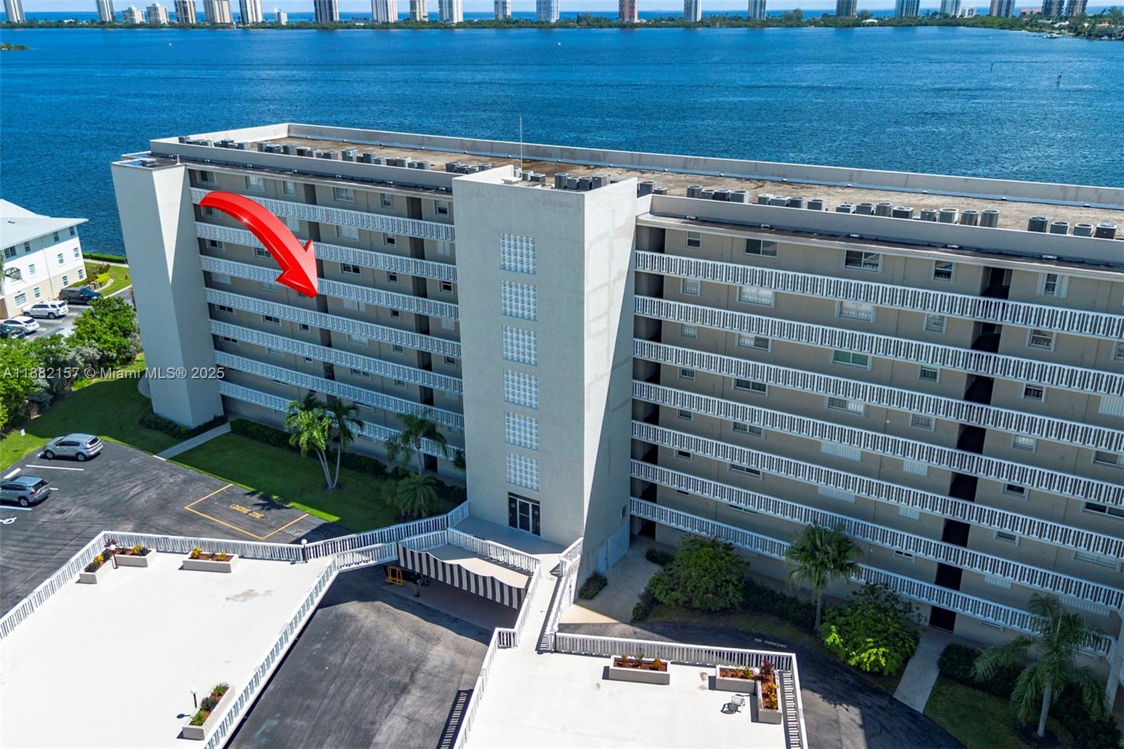 LAKE HARBOUR TOWERS CONDO - Residential