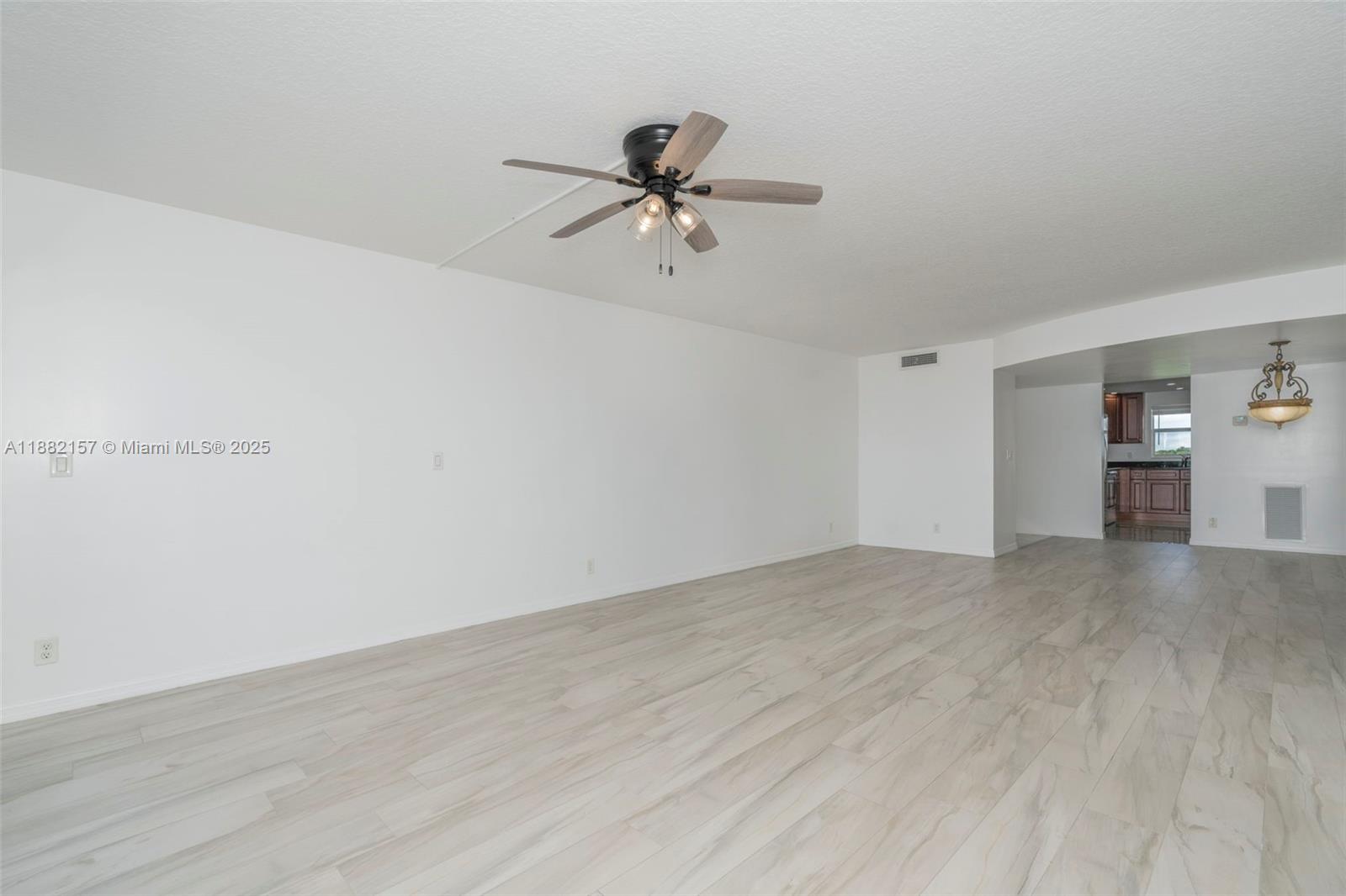 LAKE HARBOUR TOWERS CONDO - Residential