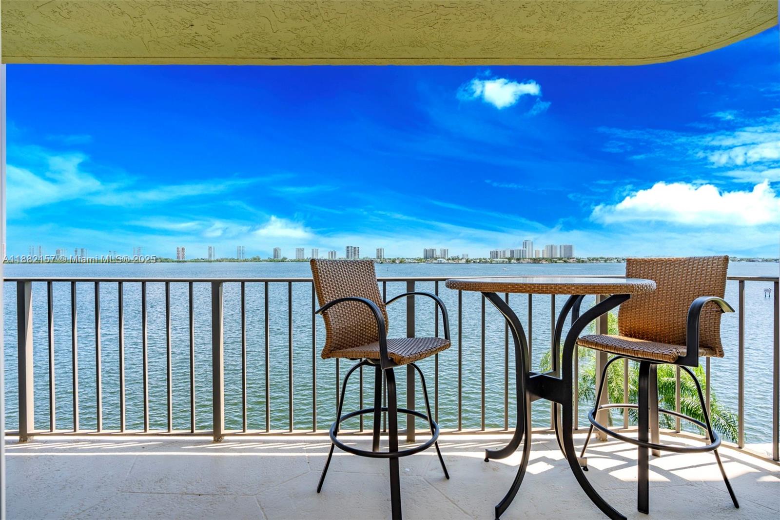 LAKE HARBOUR TOWERS CONDO - Residential
