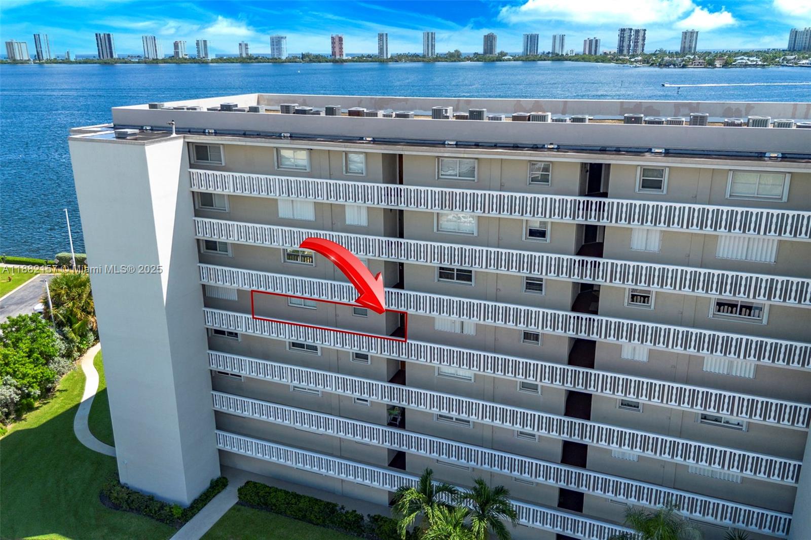 LAKE HARBOUR TOWERS CONDO - Residential