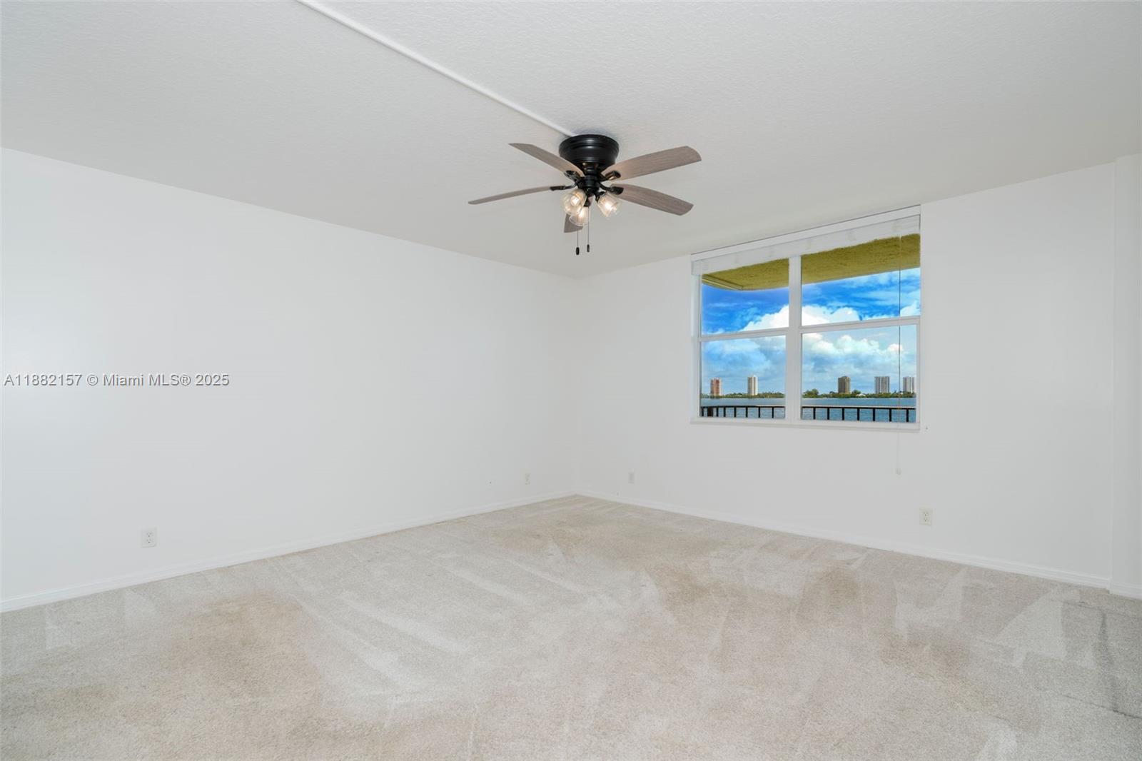 LAKE HARBOUR TOWERS CONDO - Residential