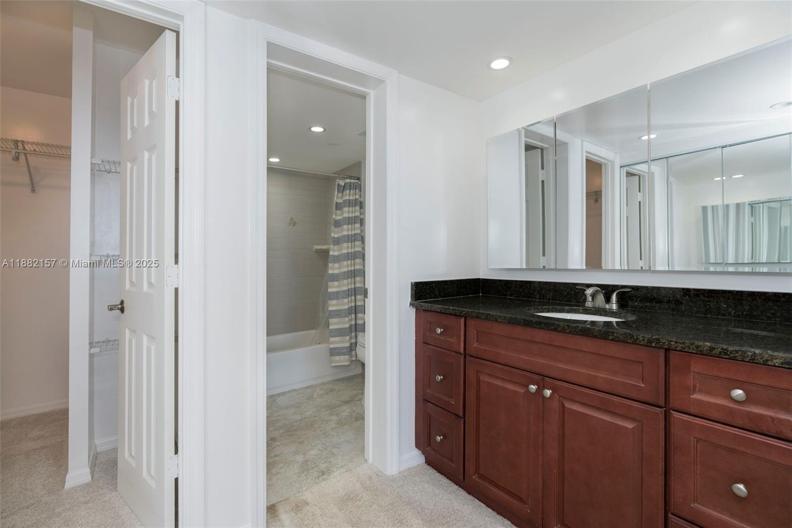 LAKE HARBOUR TOWERS CONDO - Residential