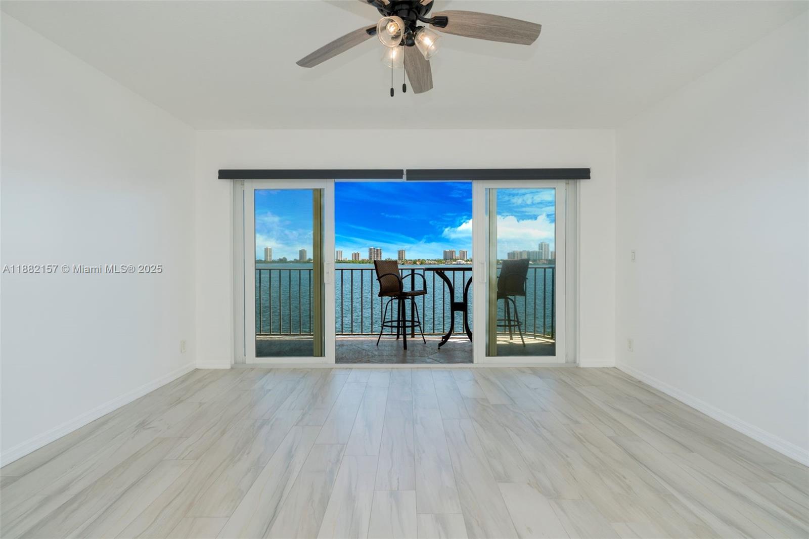 LAKE HARBOUR TOWERS CONDO - Residential