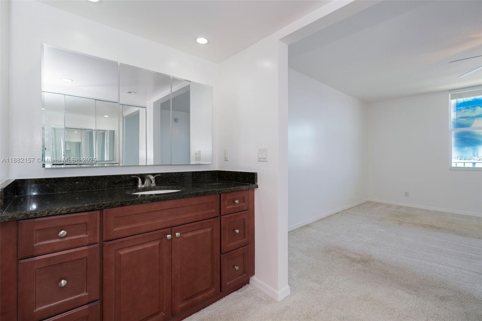 LAKE HARBOUR TOWERS CONDO - Residential