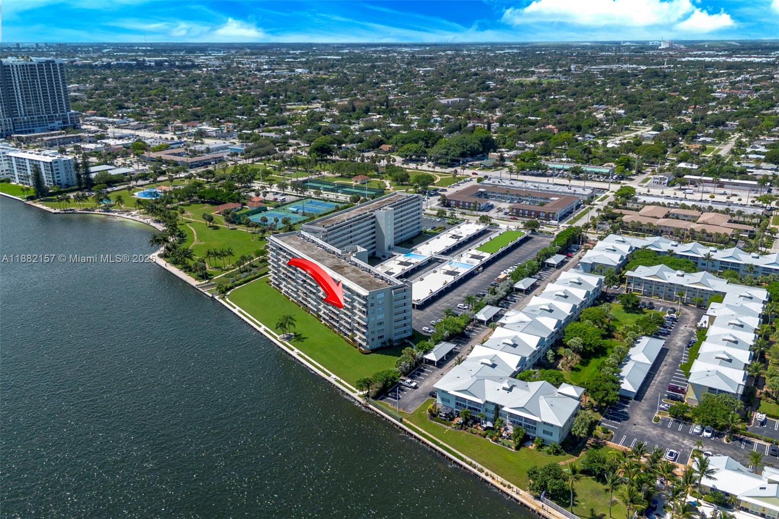 LAKE HARBOUR TOWERS CONDO - Residential