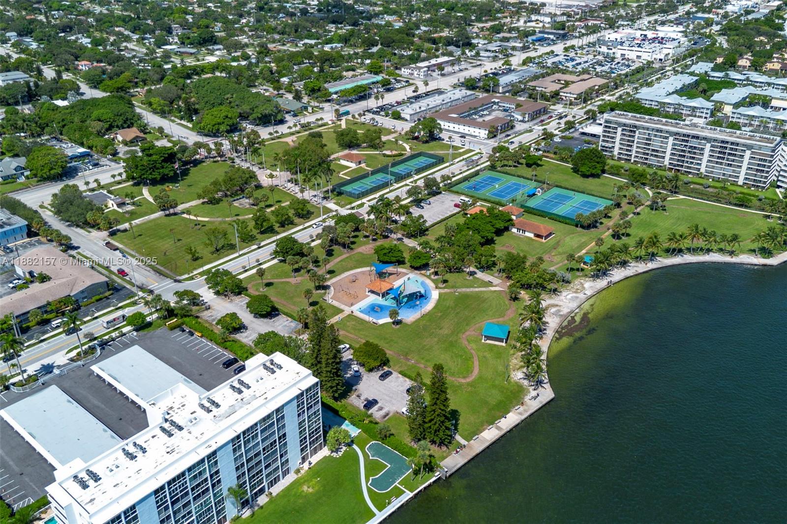 LAKE HARBOUR TOWERS CONDO - Residential