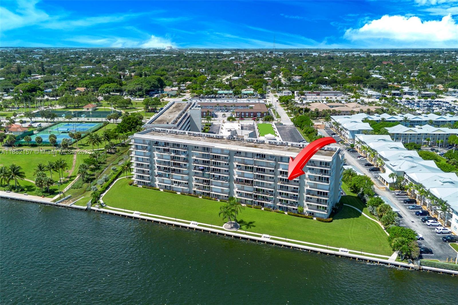 LAKE HARBOUR TOWERS CONDO - Residential