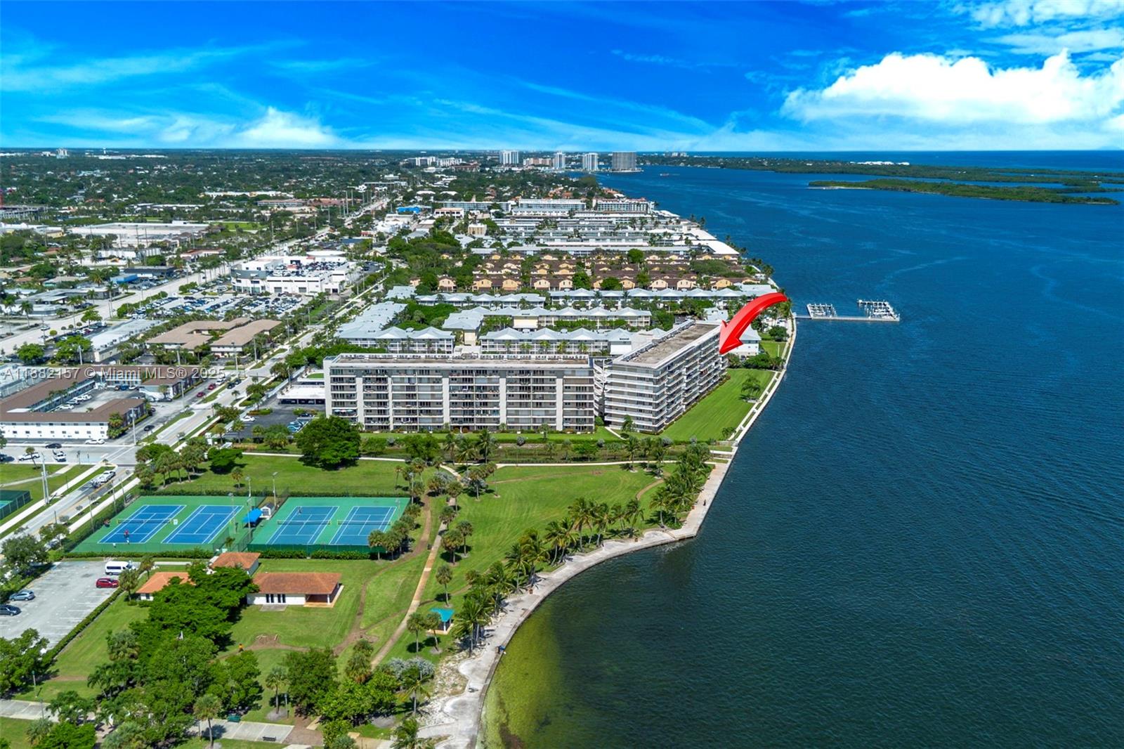 LAKE HARBOUR TOWERS CONDO - Residential