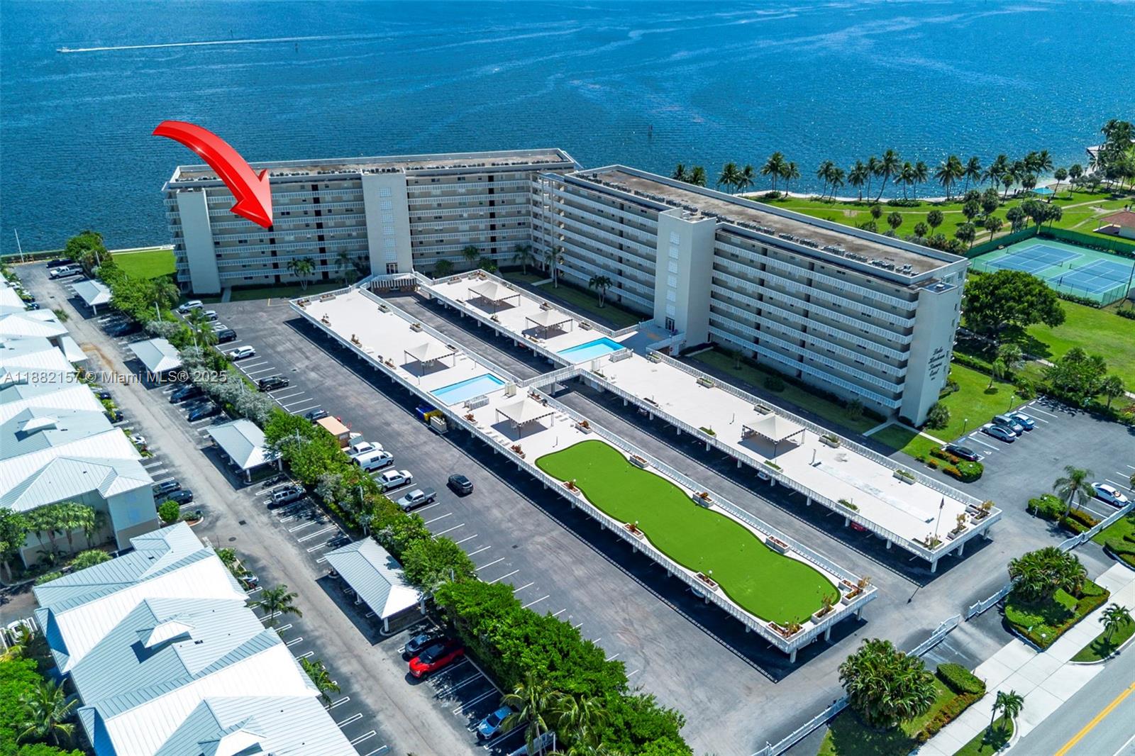 LAKE HARBOUR TOWERS CONDO - Residential