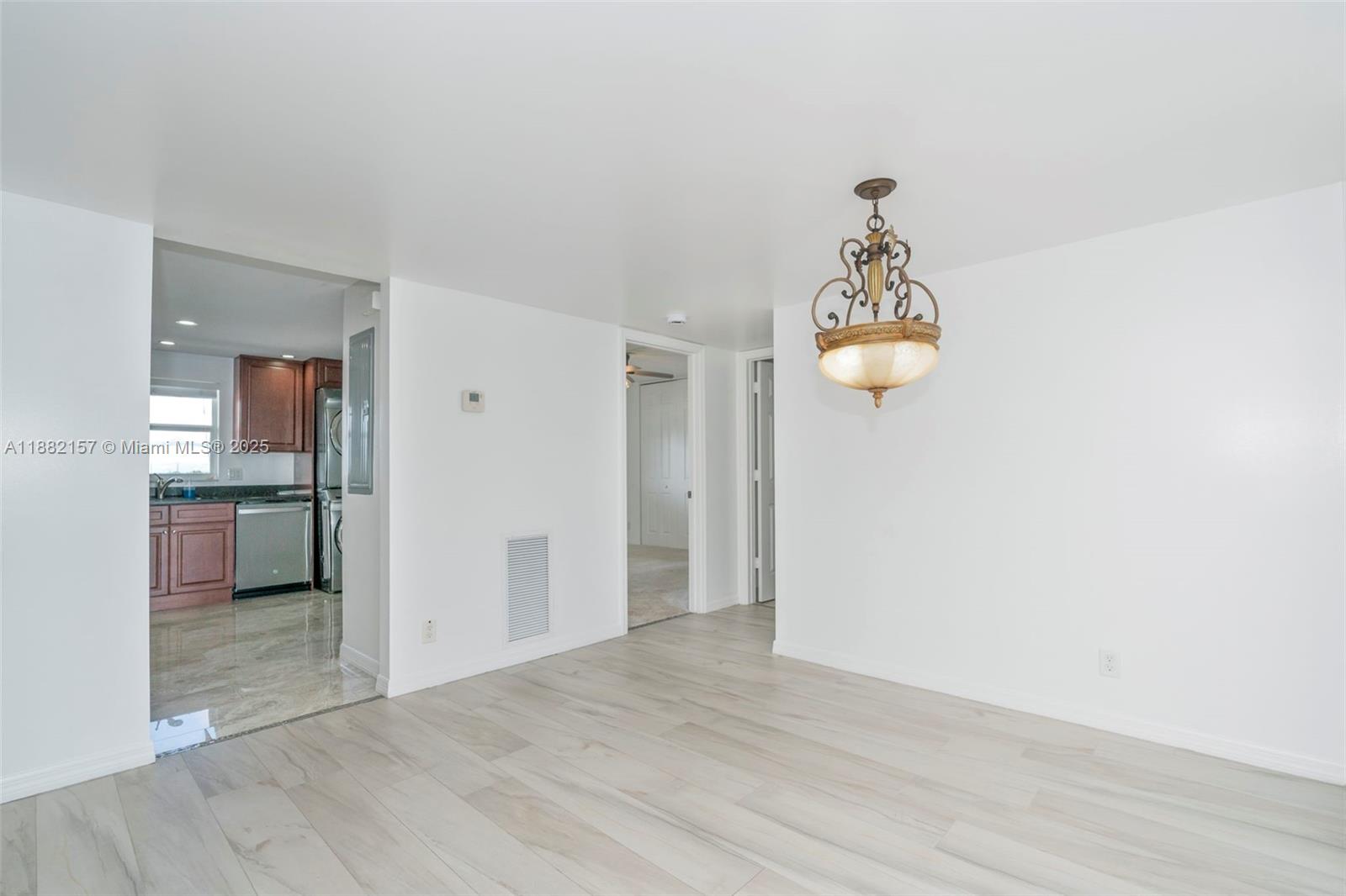LAKE HARBOUR TOWERS CONDO - Residential