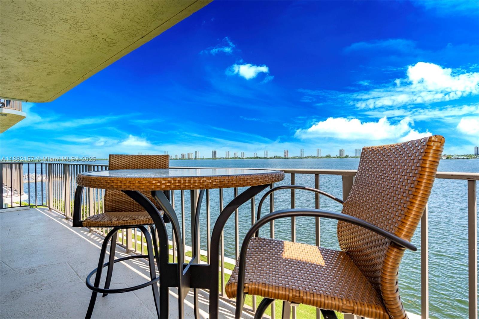 LAKE HARBOUR TOWERS CONDO - Residential
