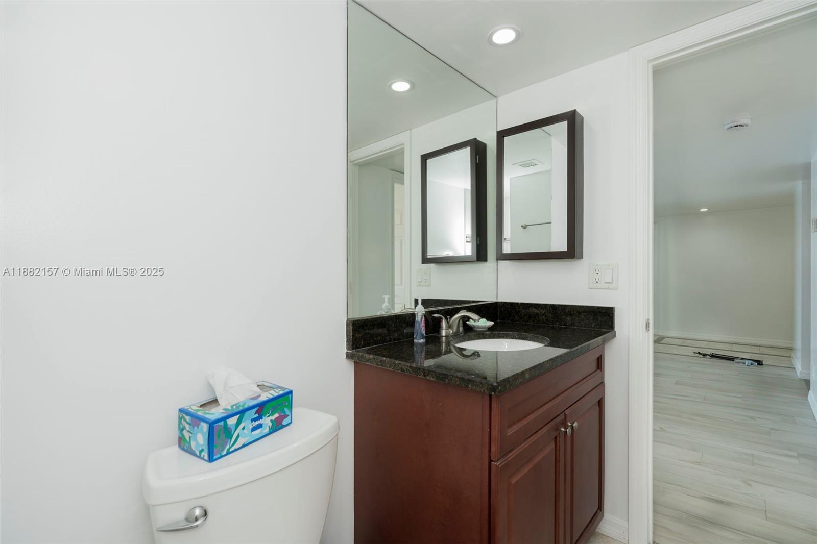 LAKE HARBOUR TOWERS CONDO - Residential