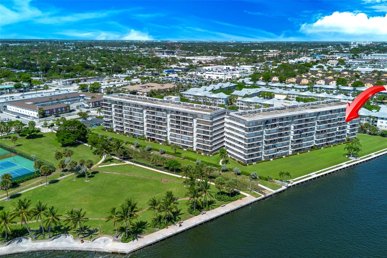 LAKE HARBOUR TOWERS CONDO - Residential