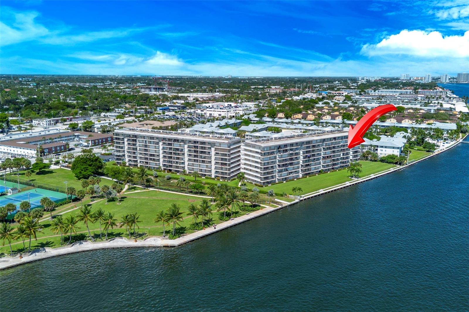 LAKE HARBOUR TOWERS CONDO - Residential