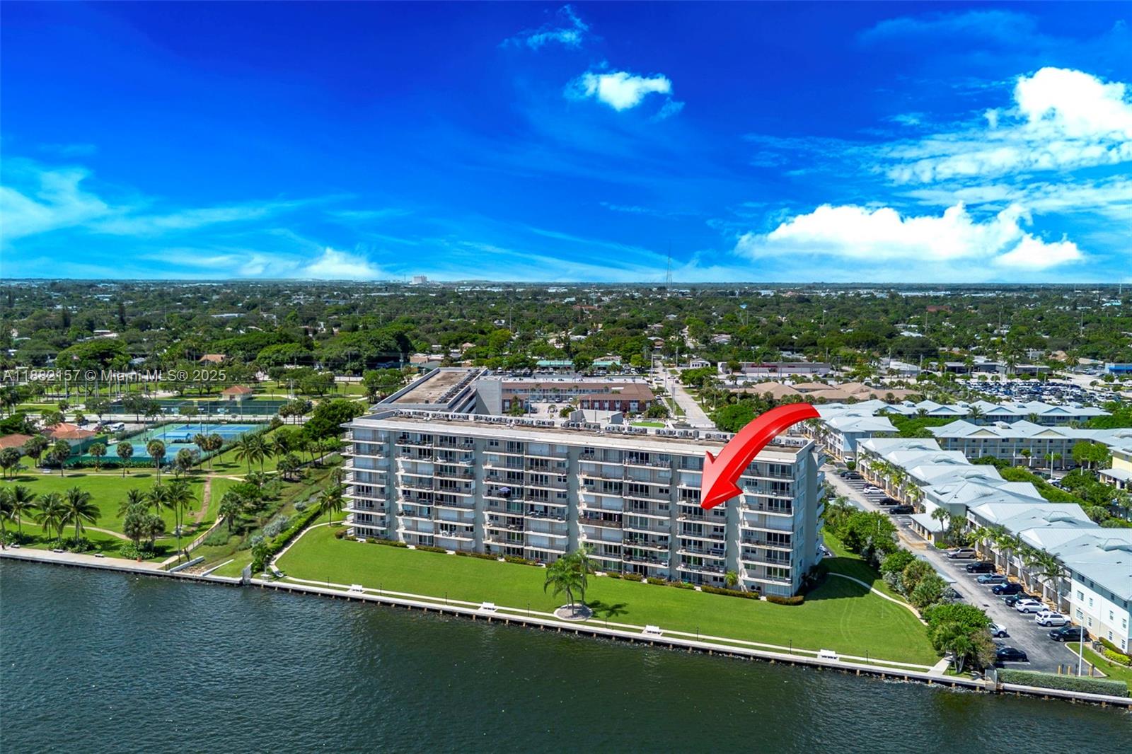 LAKE HARBOUR TOWERS CONDO - Residential
