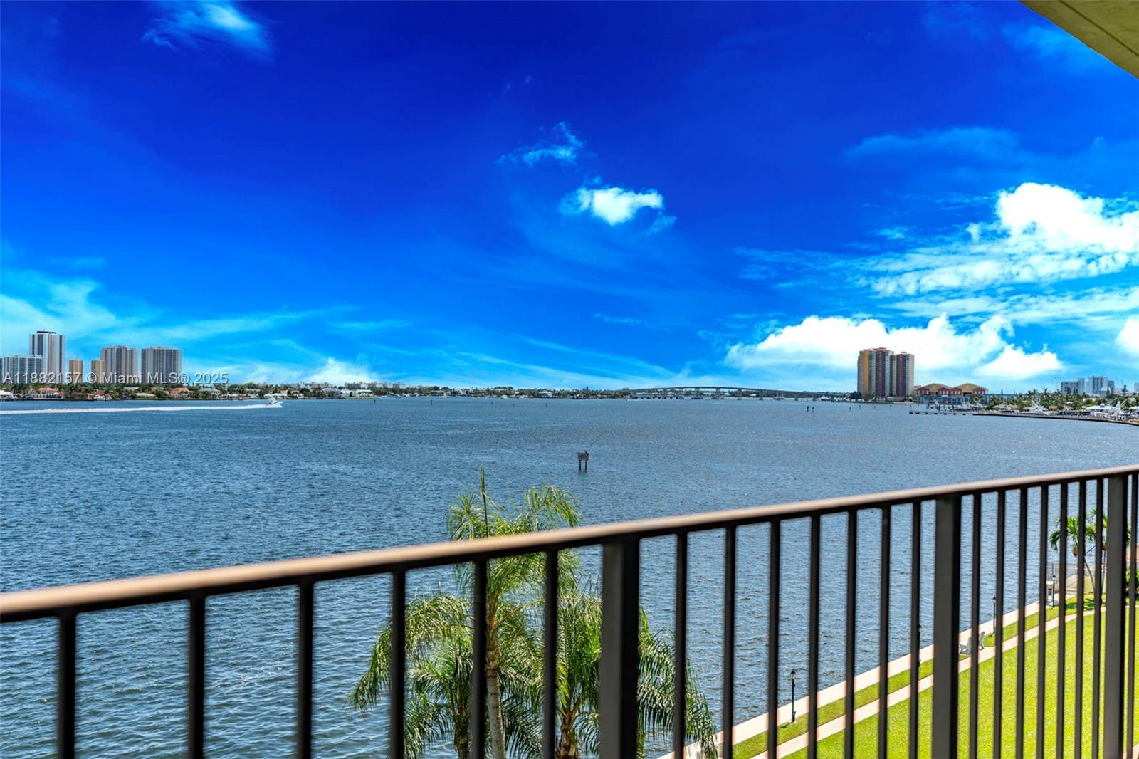 LAKE HARBOUR TOWERS CONDO - Residential