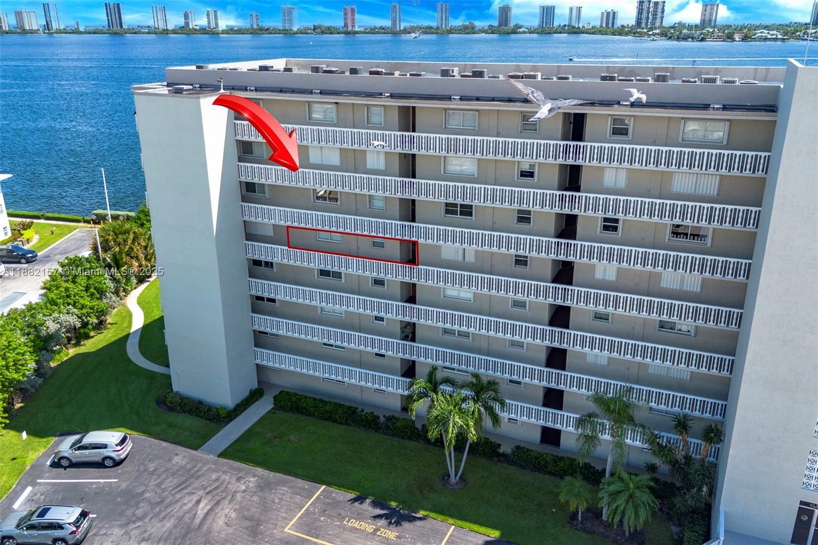 LAKE HARBOUR TOWERS CONDO - Residential