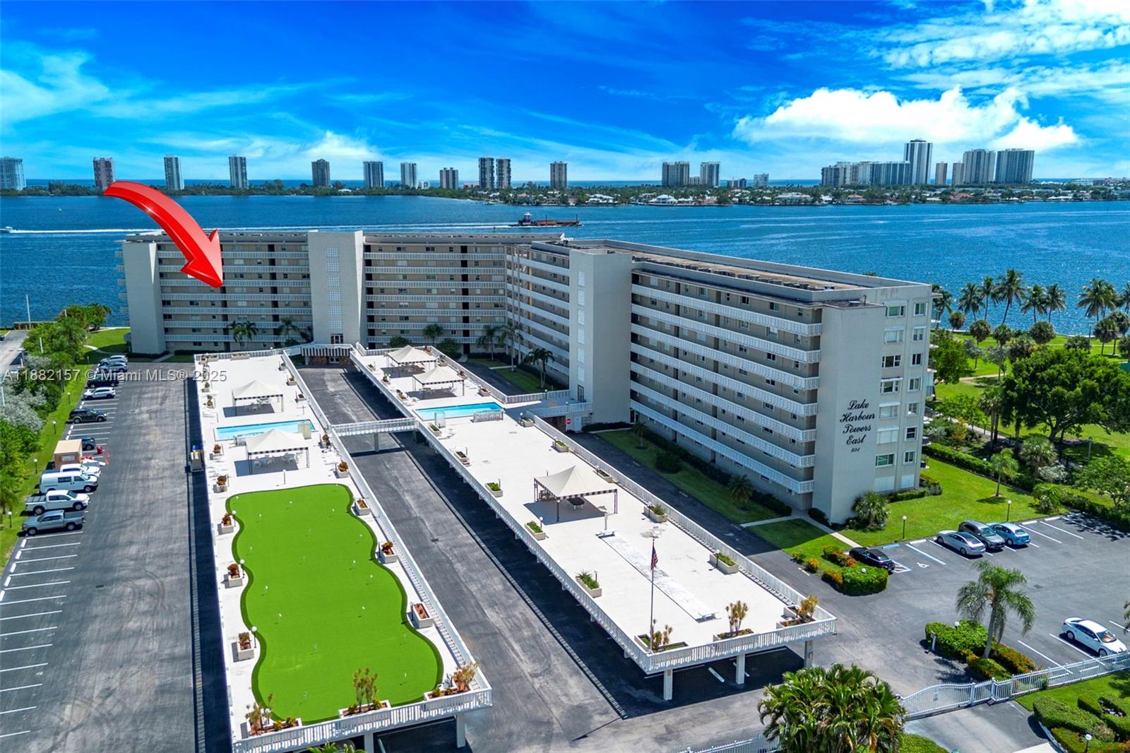 LAKE HARBOUR TOWERS CONDO - Residential