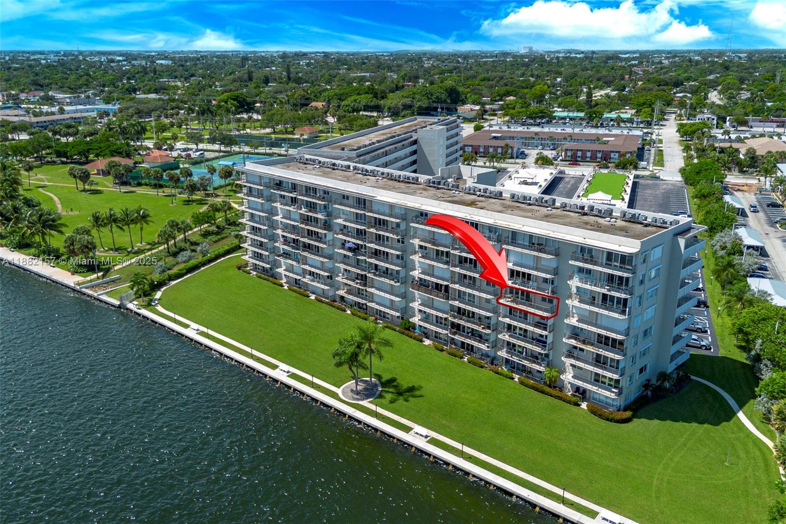 LAKE HARBOUR TOWERS CONDO - Residential
