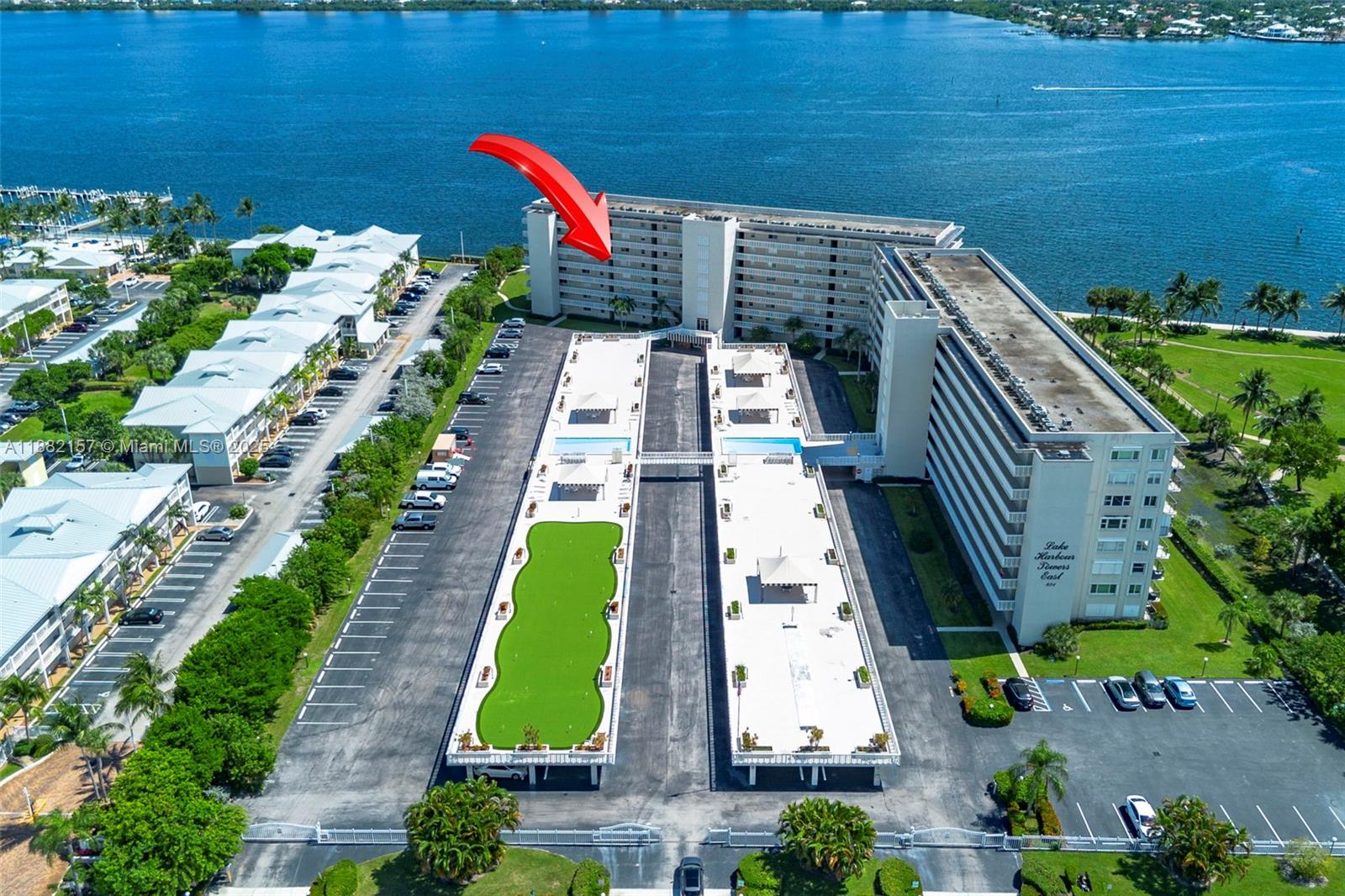 LAKE HARBOUR TOWERS CONDO - Residential