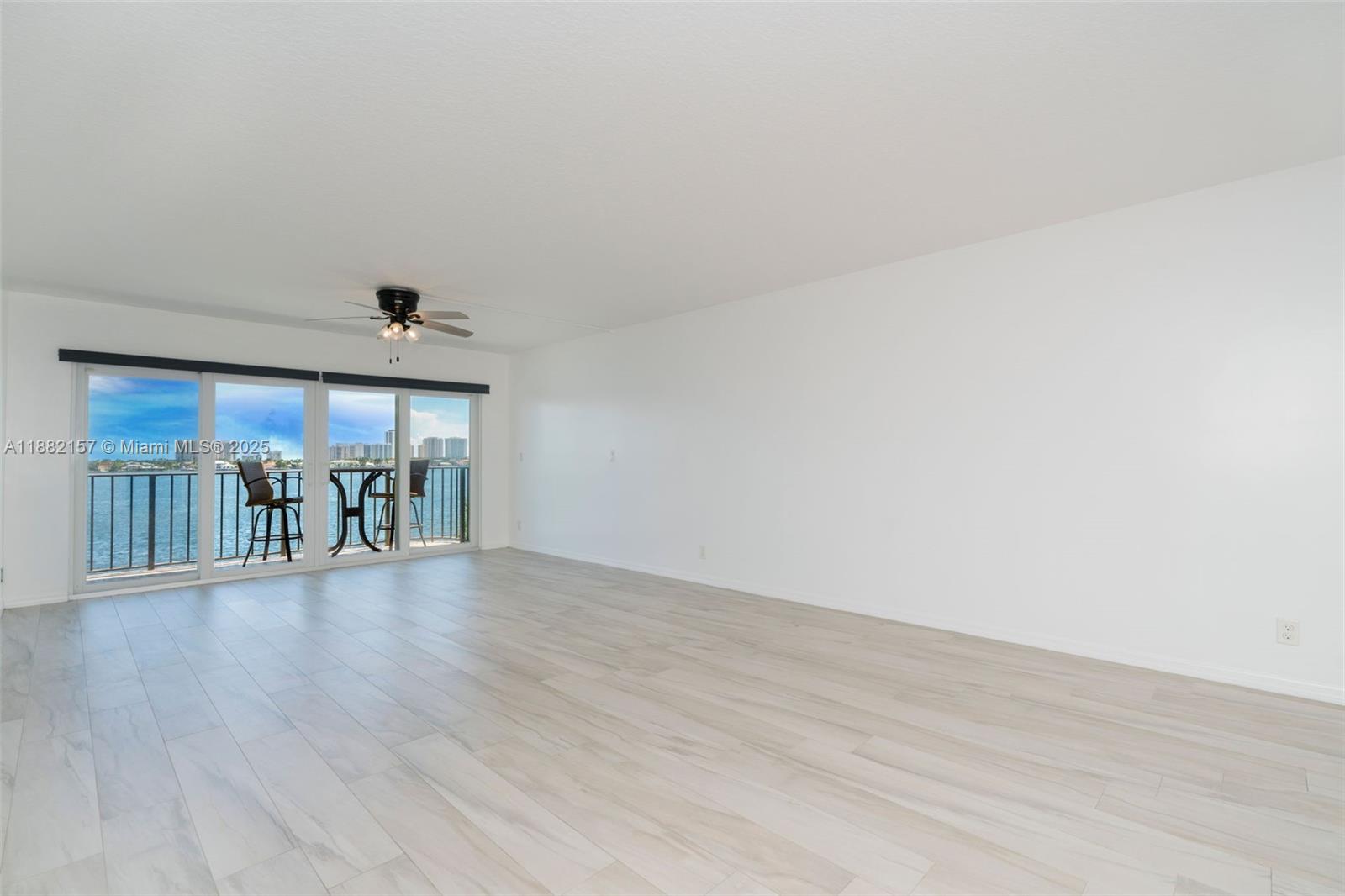 LAKE HARBOUR TOWERS CONDO - Residential