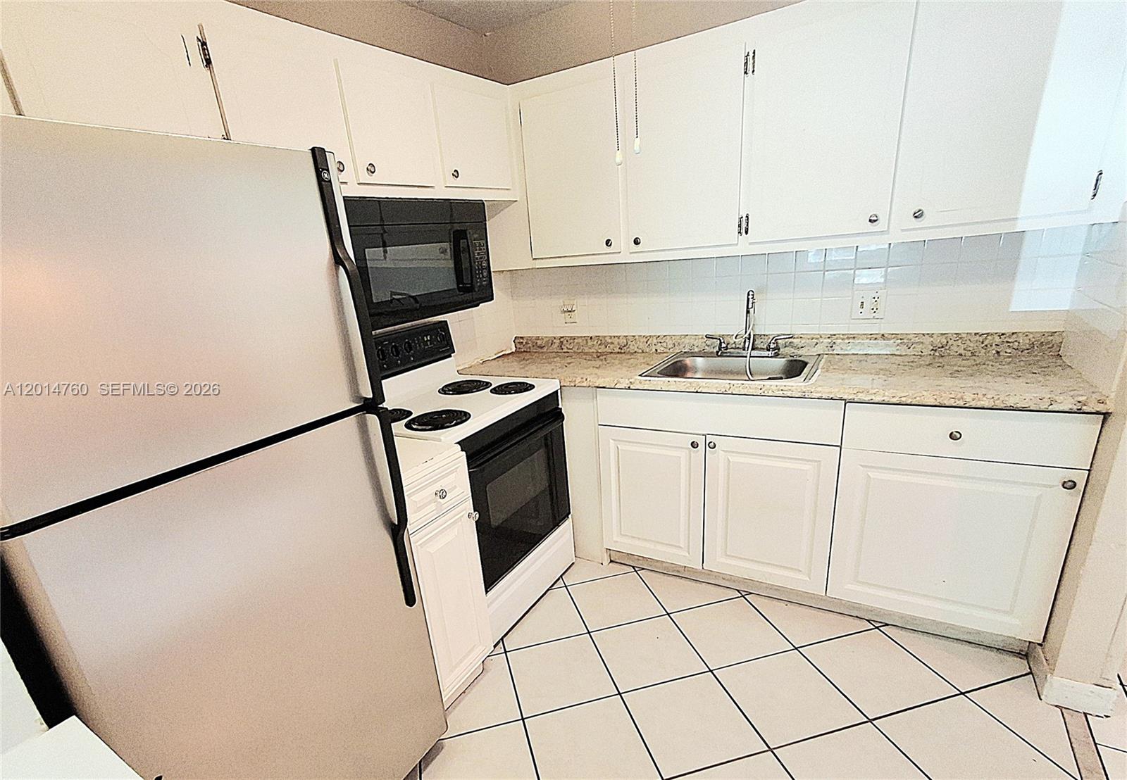 REGAL PALMS VICTORIA COND - Residential