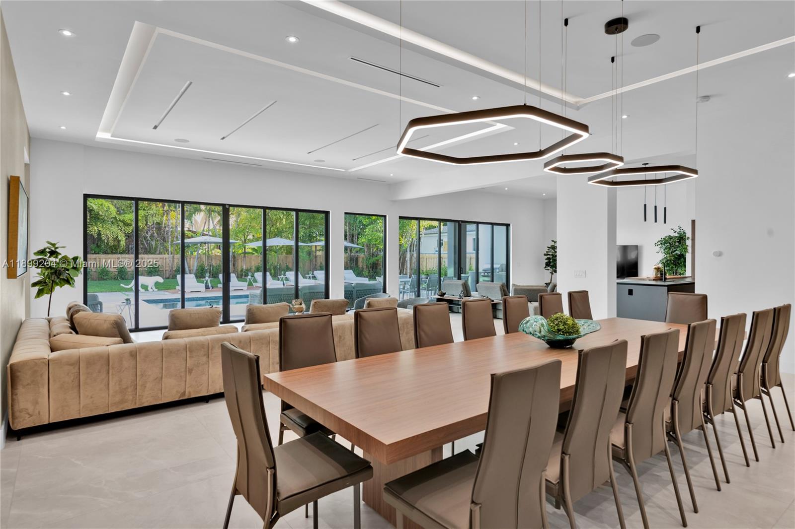 HIGHLAND WOODS SEC 2 - Residential Lease