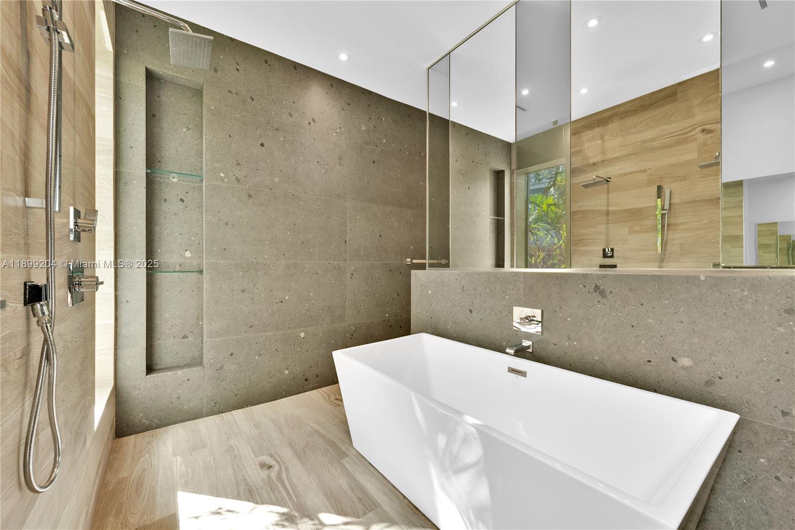 HIGHLAND WOODS SEC 2 - Residential Lease