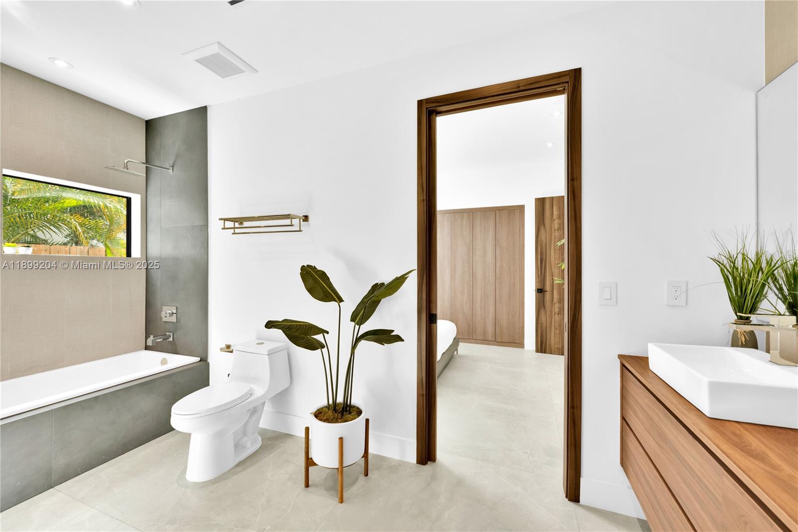 HIGHLAND WOODS SEC 2 - Residential Lease