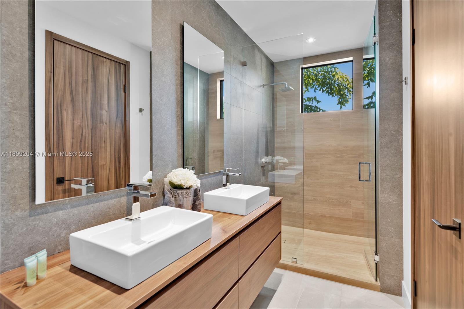 HIGHLAND WOODS SEC 2 - Residential Lease