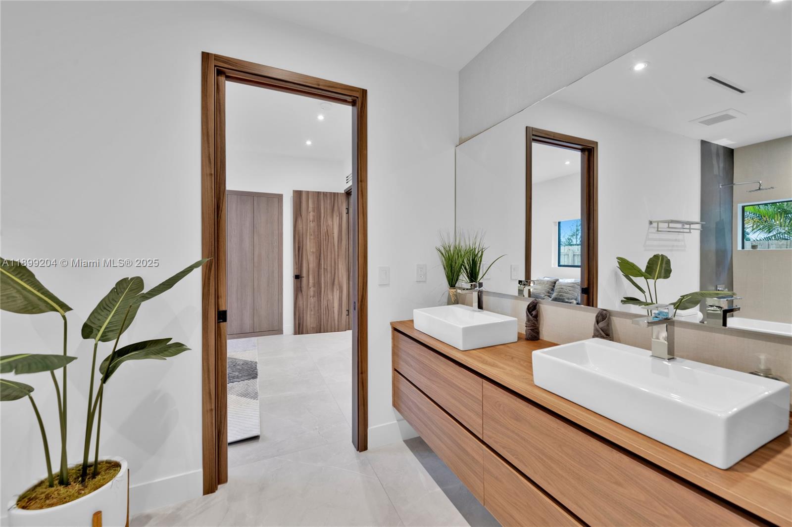 HIGHLAND WOODS SEC 2 - Residential Lease