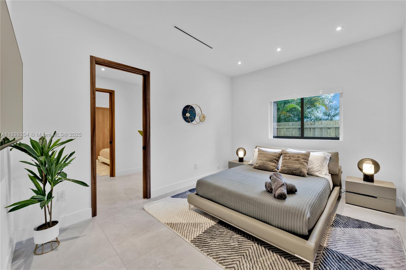 HIGHLAND WOODS SEC 2 - Residential Lease