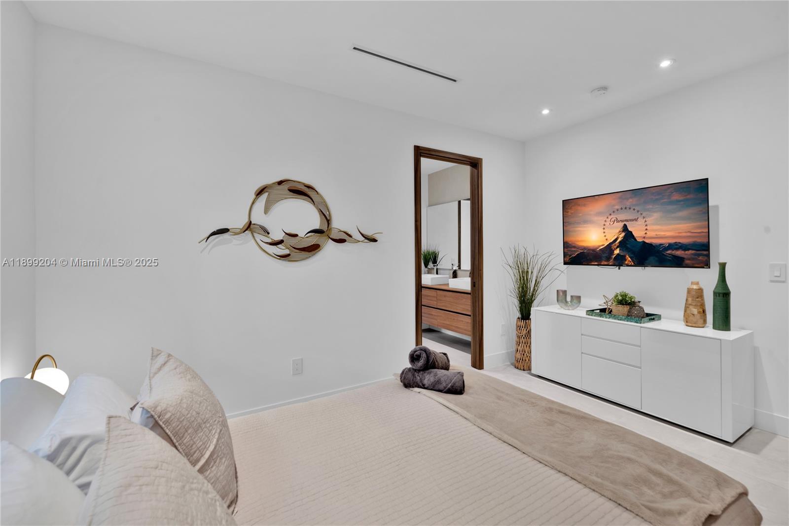 HIGHLAND WOODS SEC 2 - Residential Lease