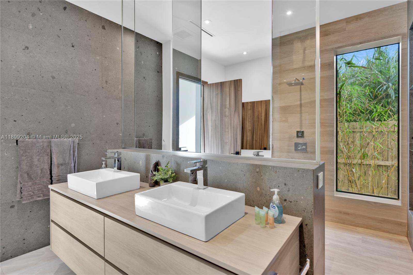 HIGHLAND WOODS SEC 2 - Residential Lease