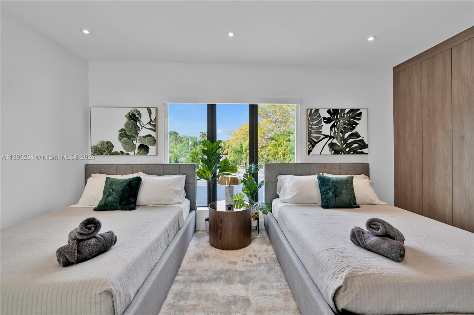 HIGHLAND WOODS SEC 2 - Residential Lease