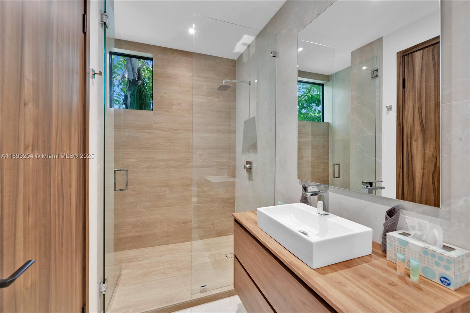 HIGHLAND WOODS SEC 2 - Residential Lease