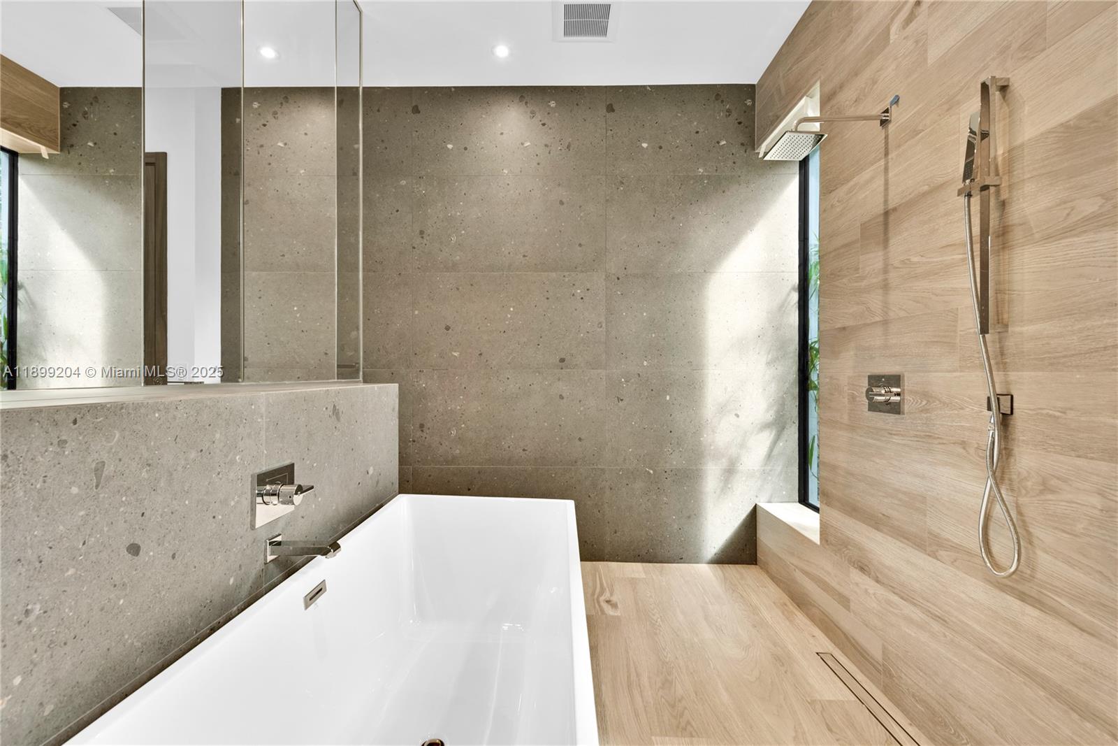 HIGHLAND WOODS SEC 2 - Residential Lease