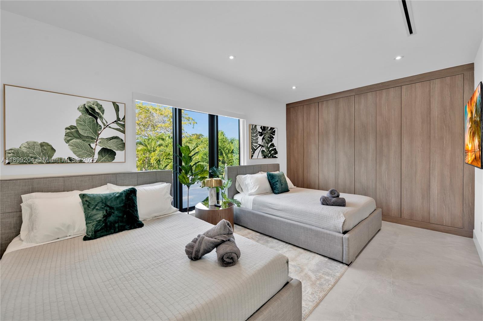 HIGHLAND WOODS SEC 2 - Residential Lease