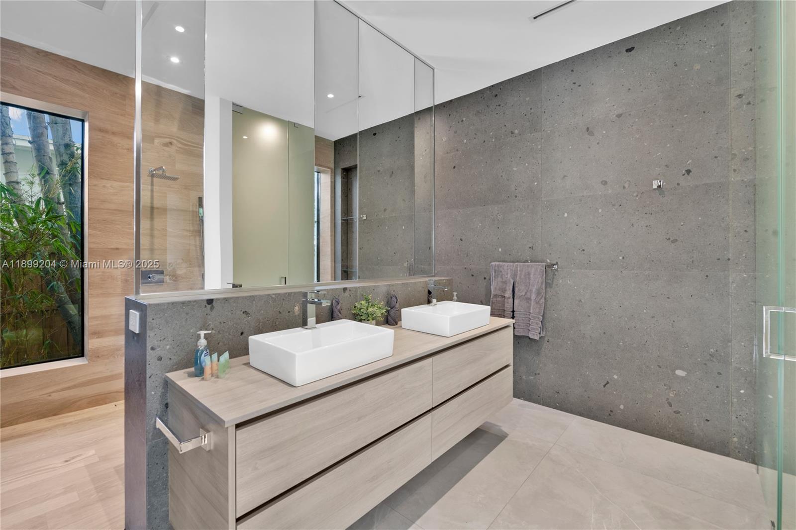 HIGHLAND WOODS SEC 2 - Residential Lease