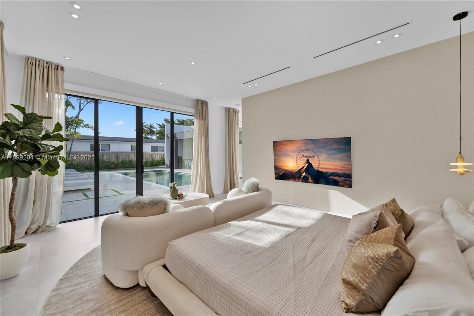 HIGHLAND WOODS SEC 2 - Residential Lease