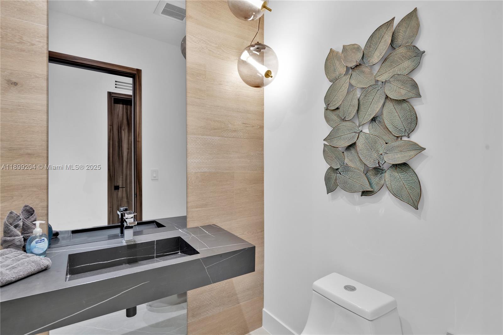 HIGHLAND WOODS SEC 2 - Residential Lease